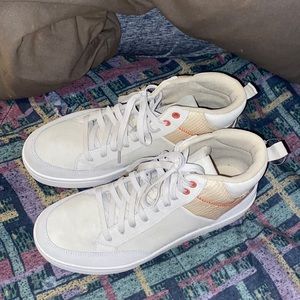 7 1/2 mens, no boundaries, memory foam sneakers.